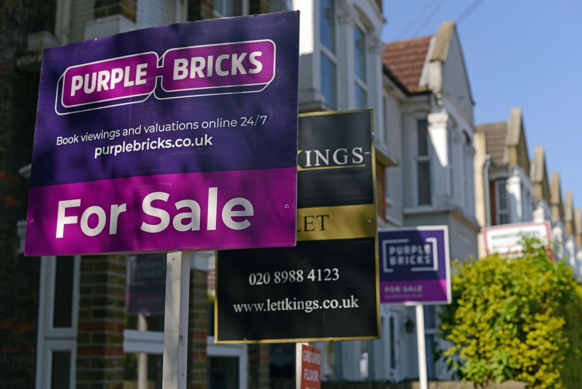 Home sellers are pricing tactically - here's how buyers can beat the asking price