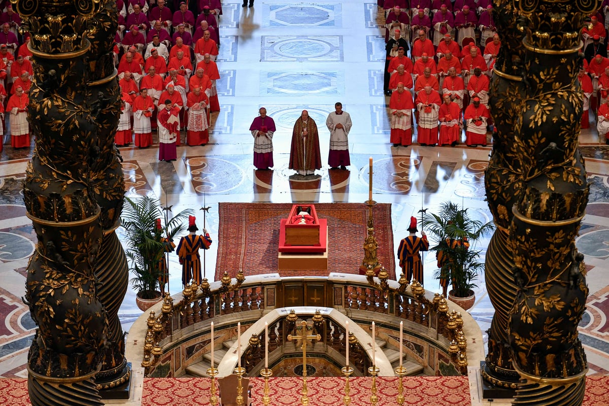 Pope Francis lies in state as thousands begin to pay their respects