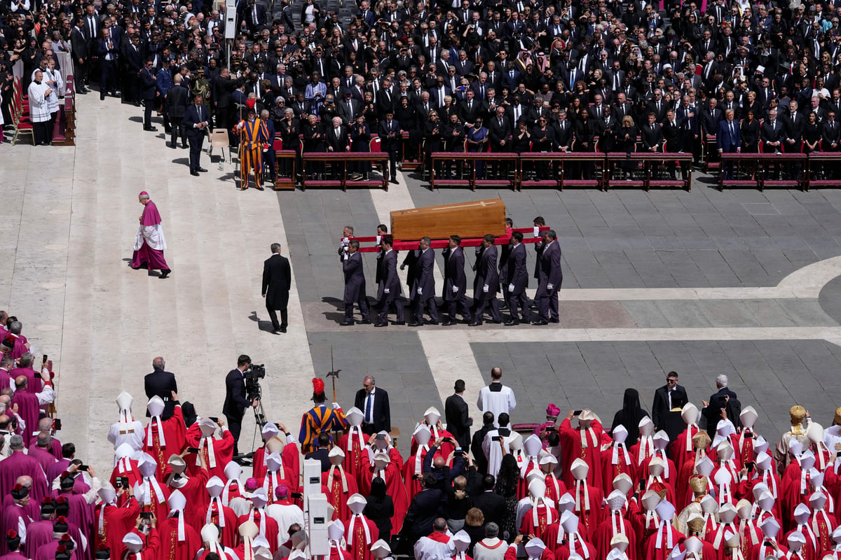 Quiet reverence and a ripple of applause for ‘the people’s pope’