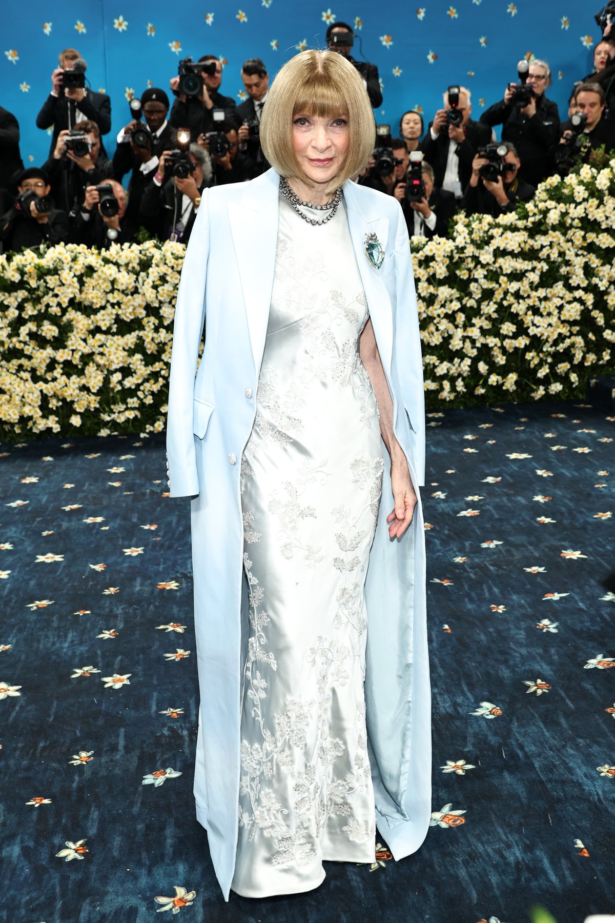 Anna Wintour steps down as editor of Vogue after 37 years 