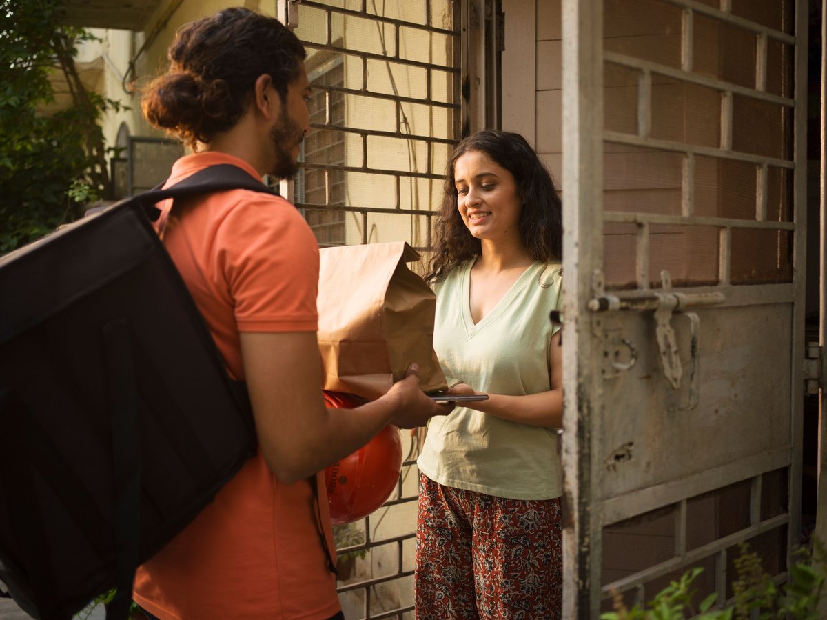 Uber launches Courier: on-demand delivery service in London for busy people and small businesses in London