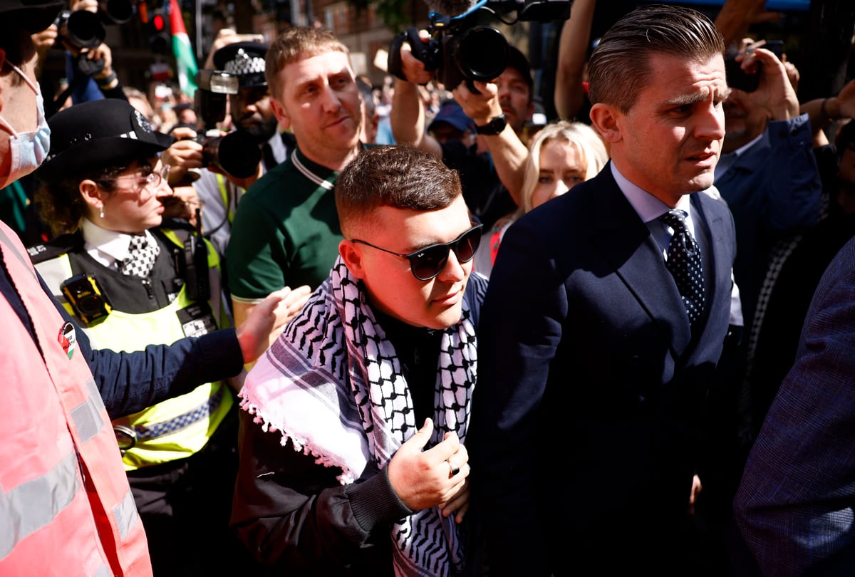 Kneecap rapper in court: Hundreds of fans spark massive scrum as Mo Chara faces terrorism charge 
