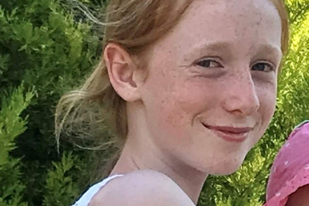 Hospital worker tears up as she recalls death of girl, 14, left alone on ward