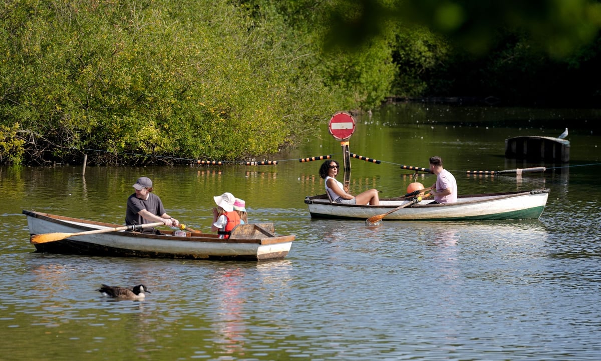 London set for sweltering 34C heatwave today as experts warn of a water shortage