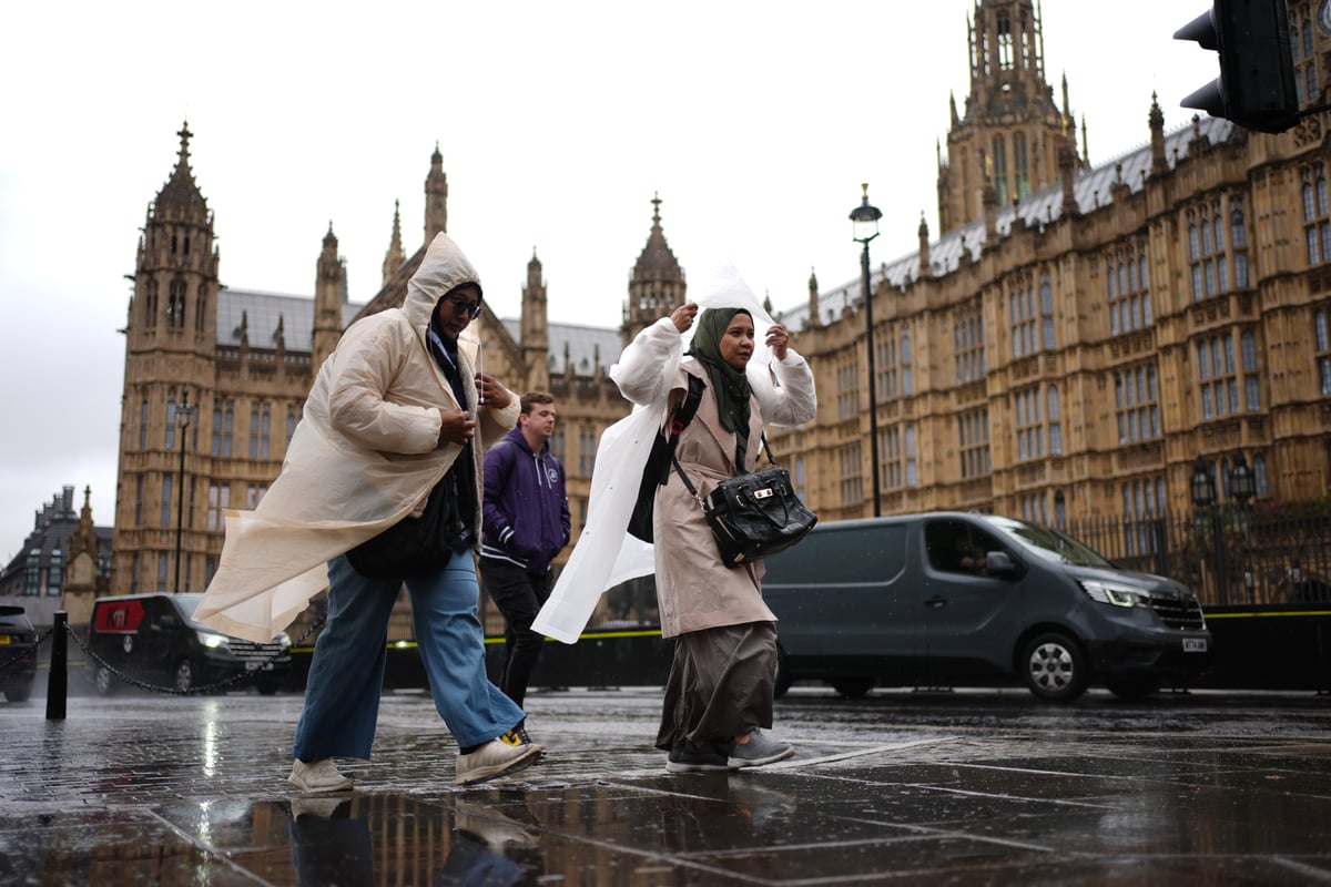 London weather: Travel chaos warning as London deluged with heavy rain