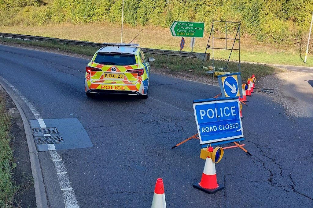 Two men die and five others seriously injured in roundabout crash