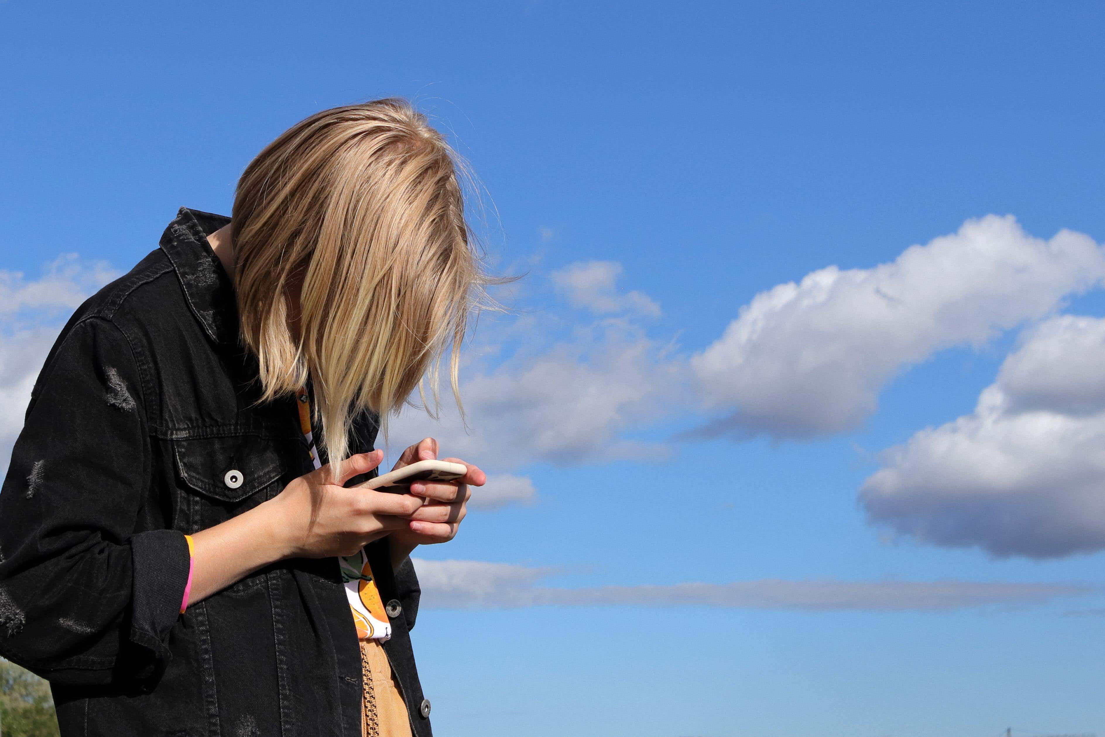 The 7 signs you are addicted to your phone - and how to cut back