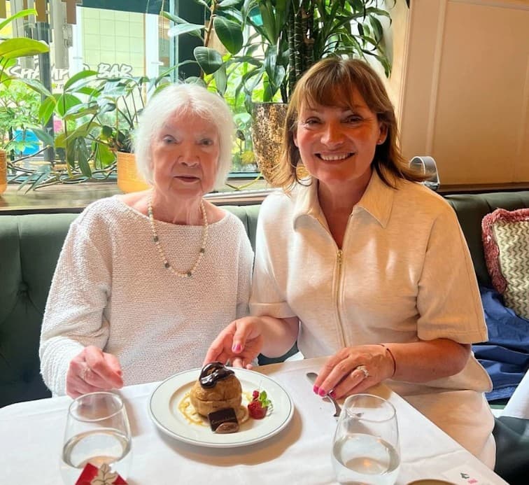 Lorraine Kelly with her mum Anne