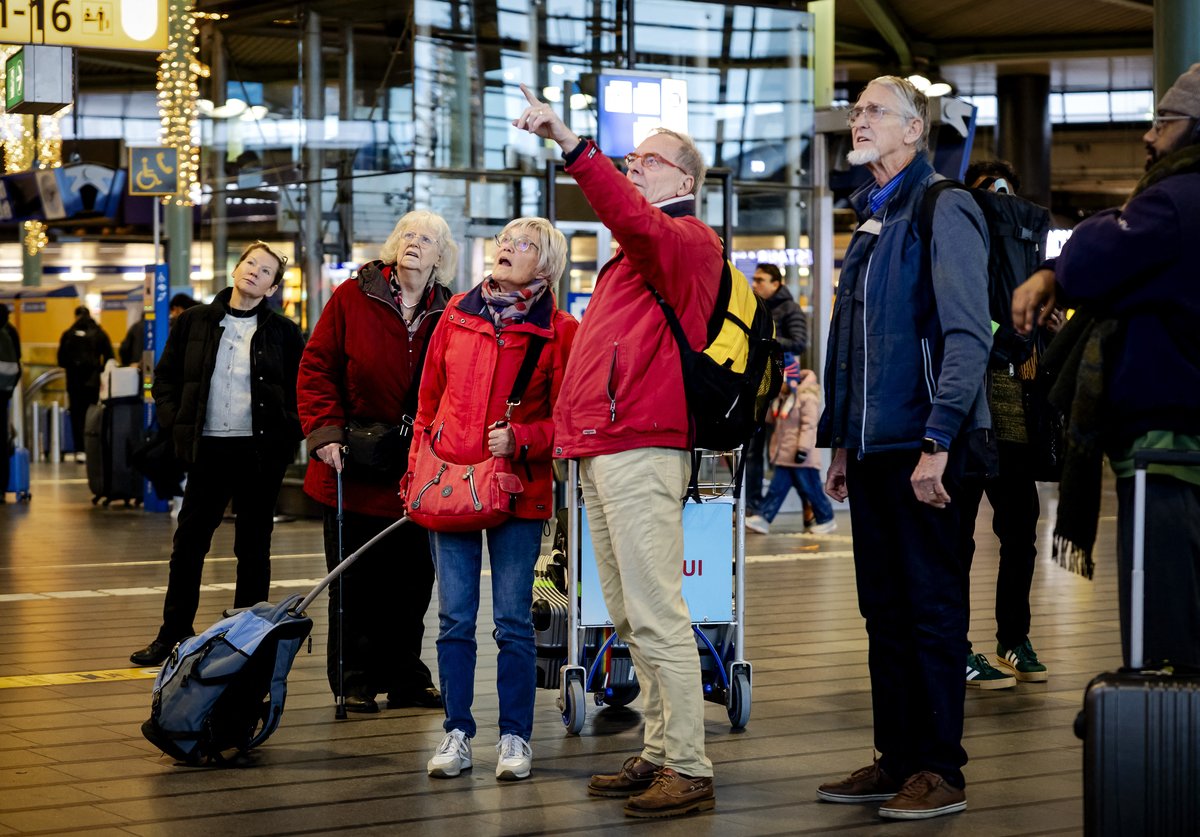 Hundreds of flights cancelled as snow hits airport schedules including at Heathrow 