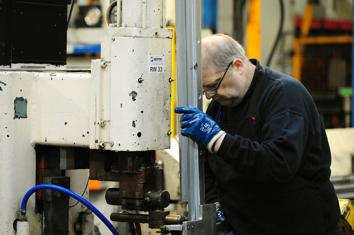 UK growth to slow and business investment to contract amid tax hikes – report