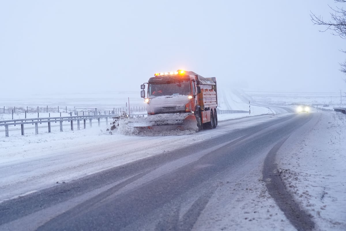 Snow warning in force as flooding expected in more than 70 areas
