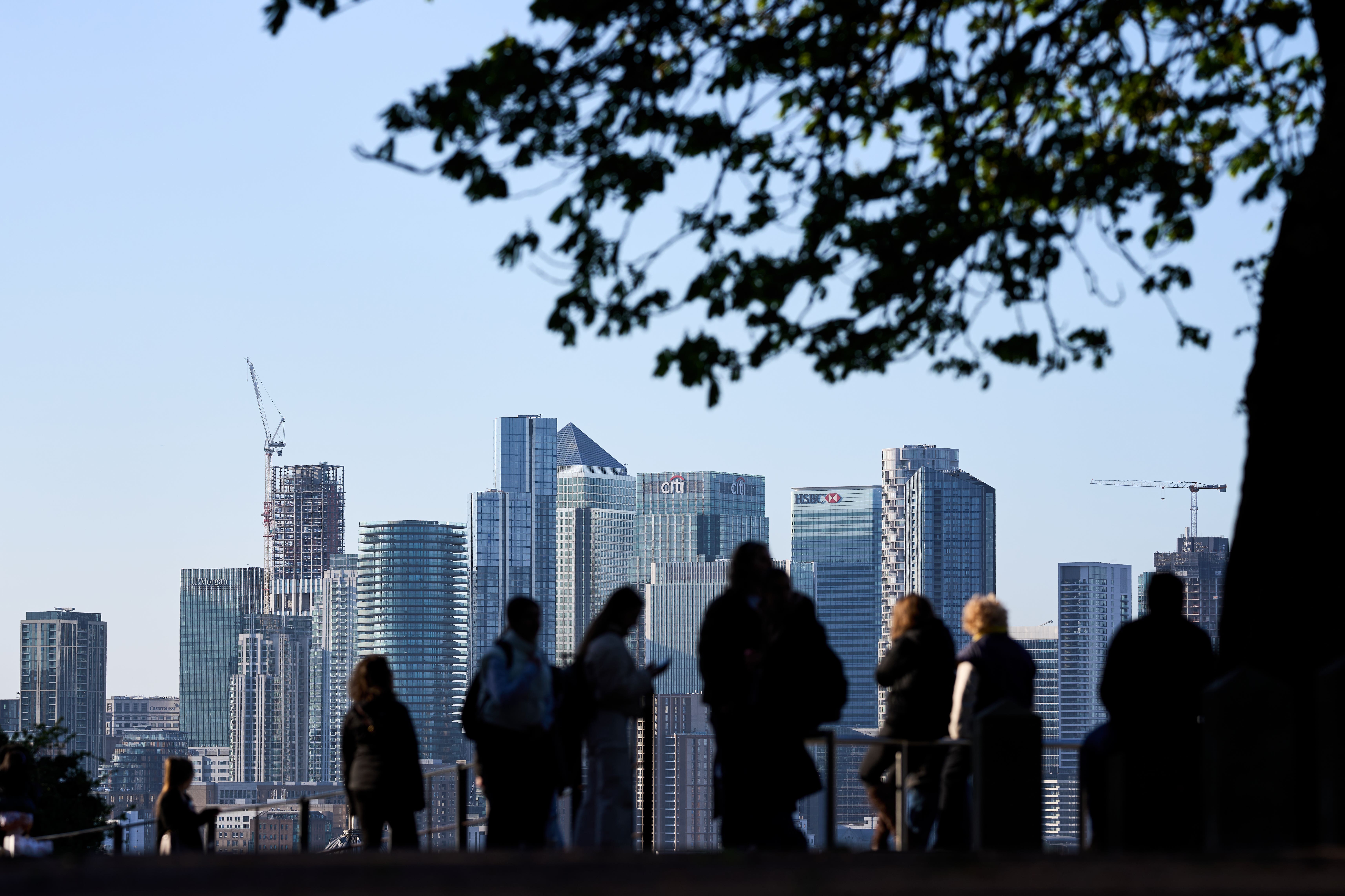 Early gains evaporate as oil price rise resumes