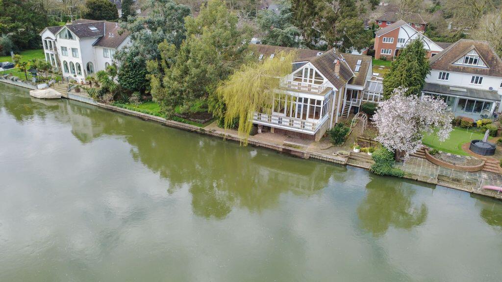 Rolf Harris's Berkshire home fails to sell at auction despite price cut