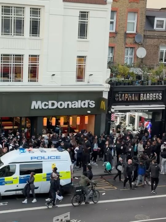 Youths spark mayhem on Clapham High Street AGAIN just days after three teenagers arrested as mob storm shops 