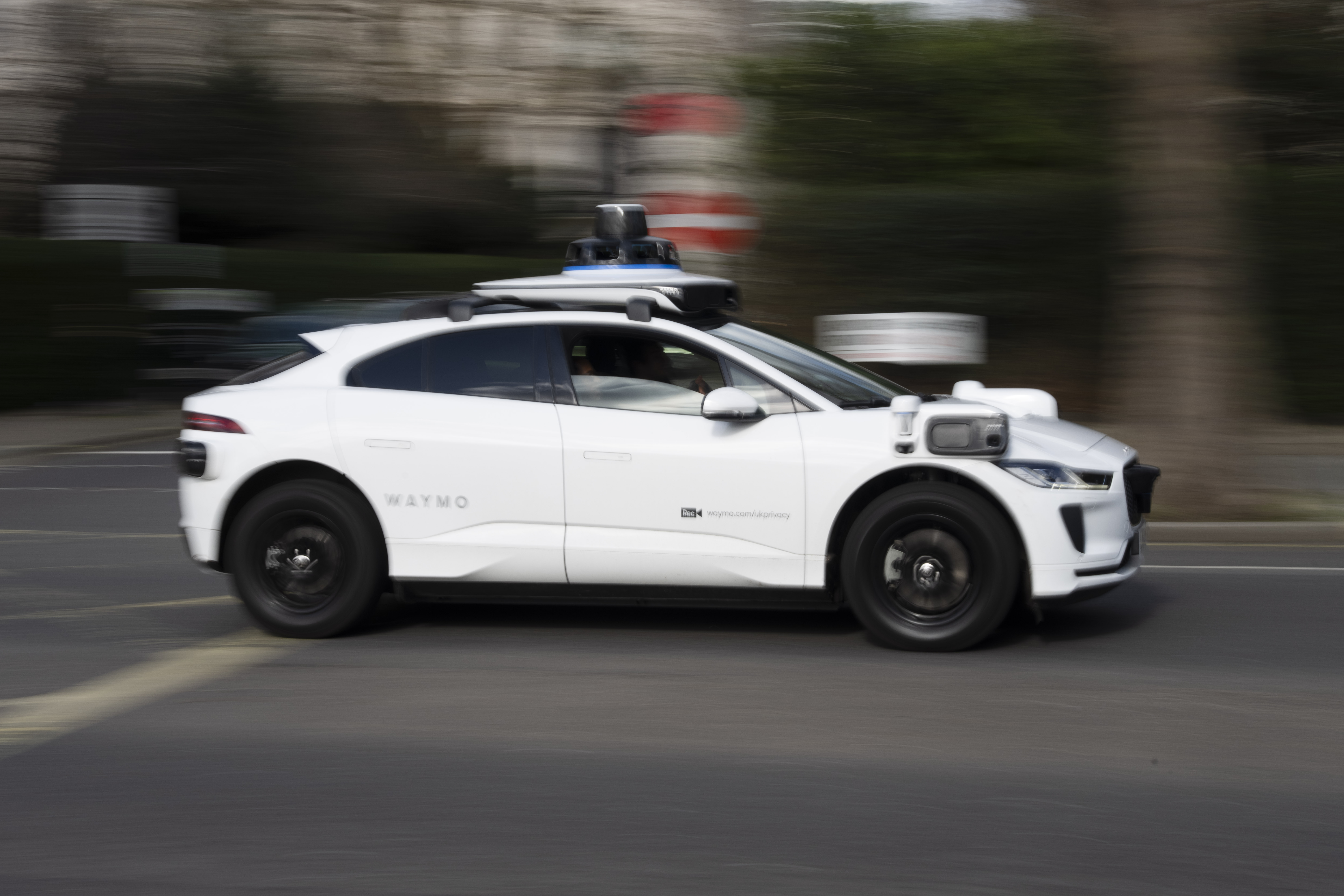 Waymo driverless car keeps getting stuck on Shoreditch dead-end street
