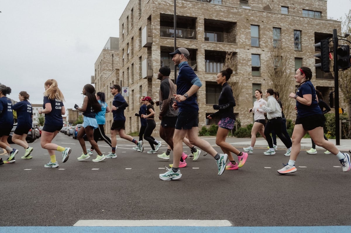 Young athletes swap gadgets for ‘digital detox’ as marathon fever floods London 