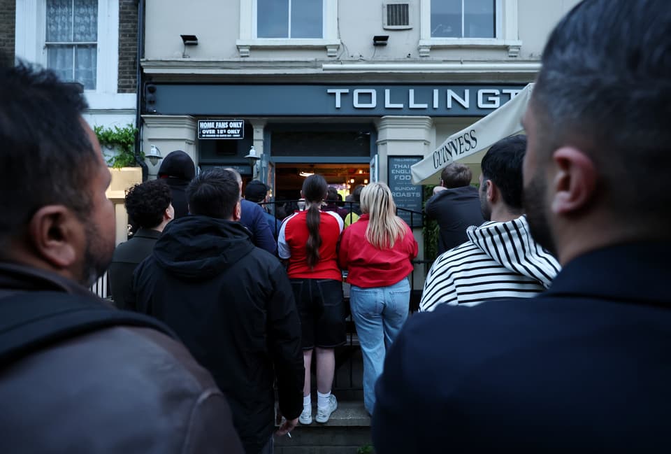 <p>Arsenal fans gather to watch Bournemouth v Manchester City at The Tollington Arms</p>