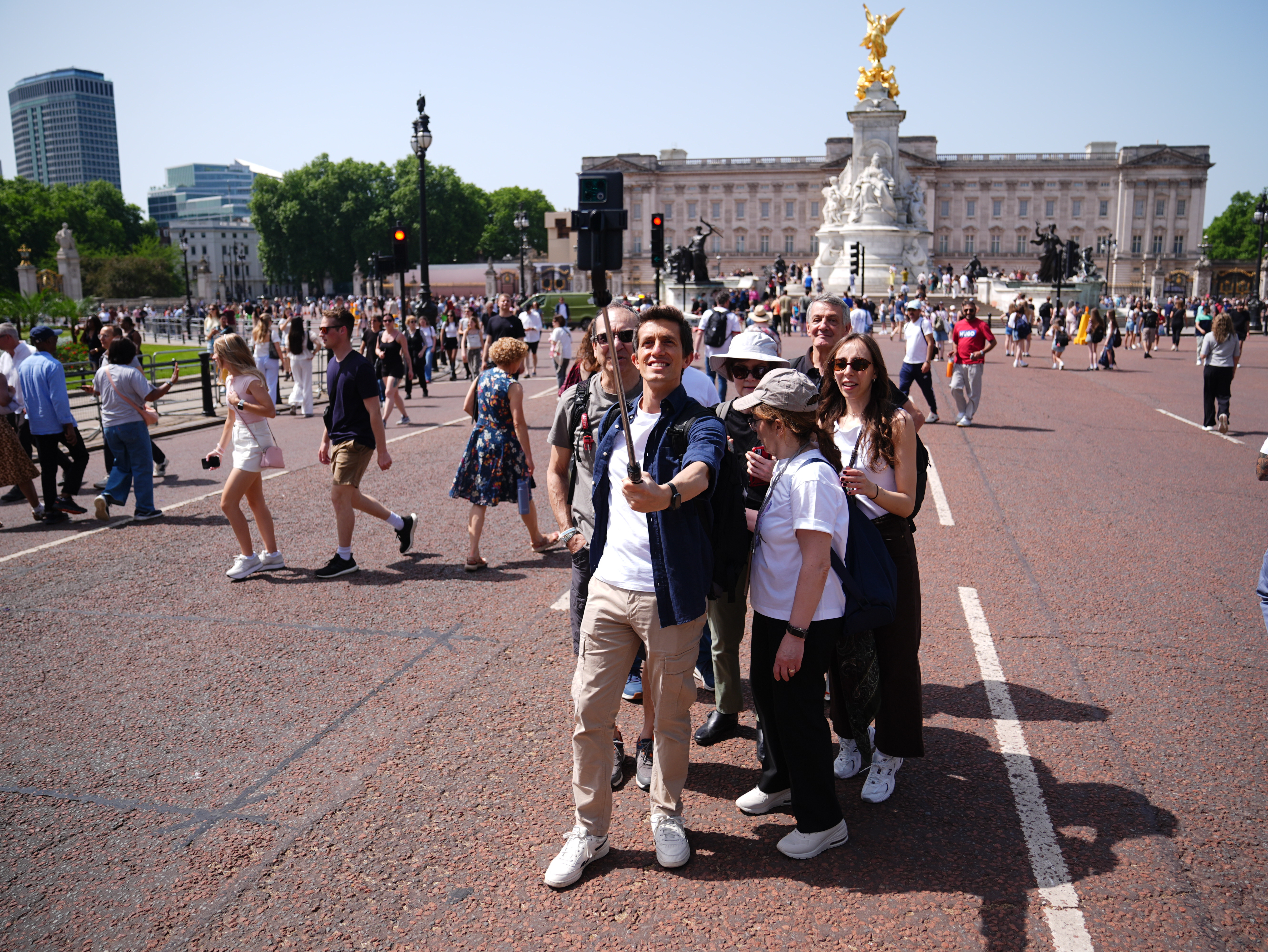 London to swelter in 31C on Sunday as May heatwave set to break record