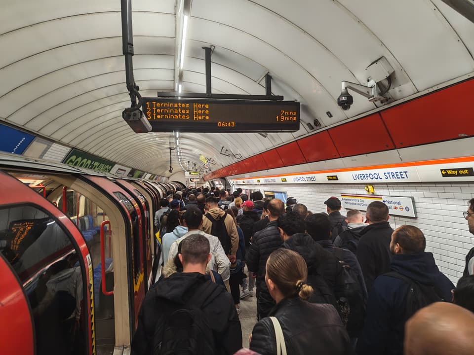 Central line platform at Liverpool Street underground station