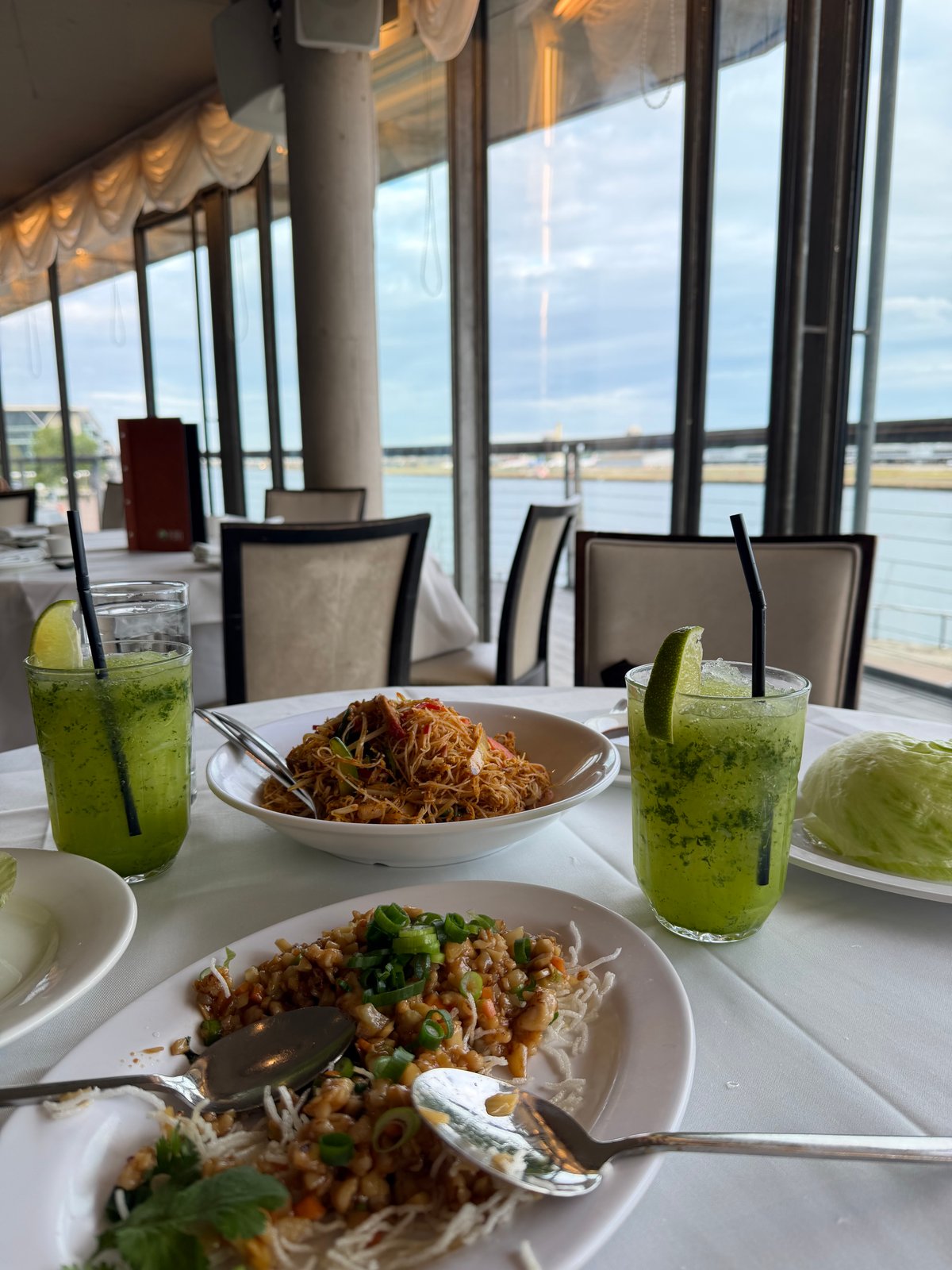 Hidden London: Yi-Ban, the Chinese restaurant that's a plane spotter's paradise