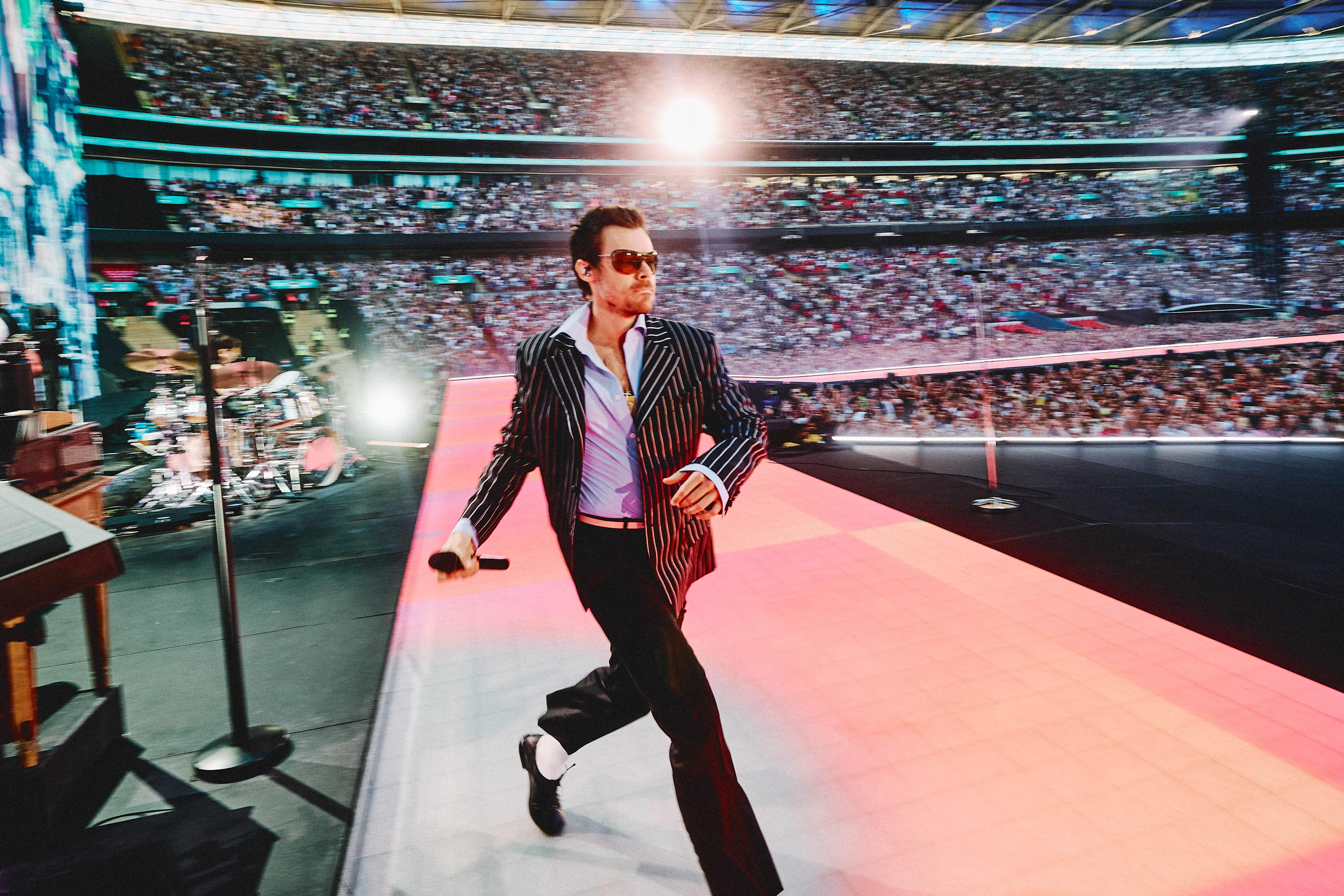 Harry Styles wore these high street sunglasses on stage at Wembley