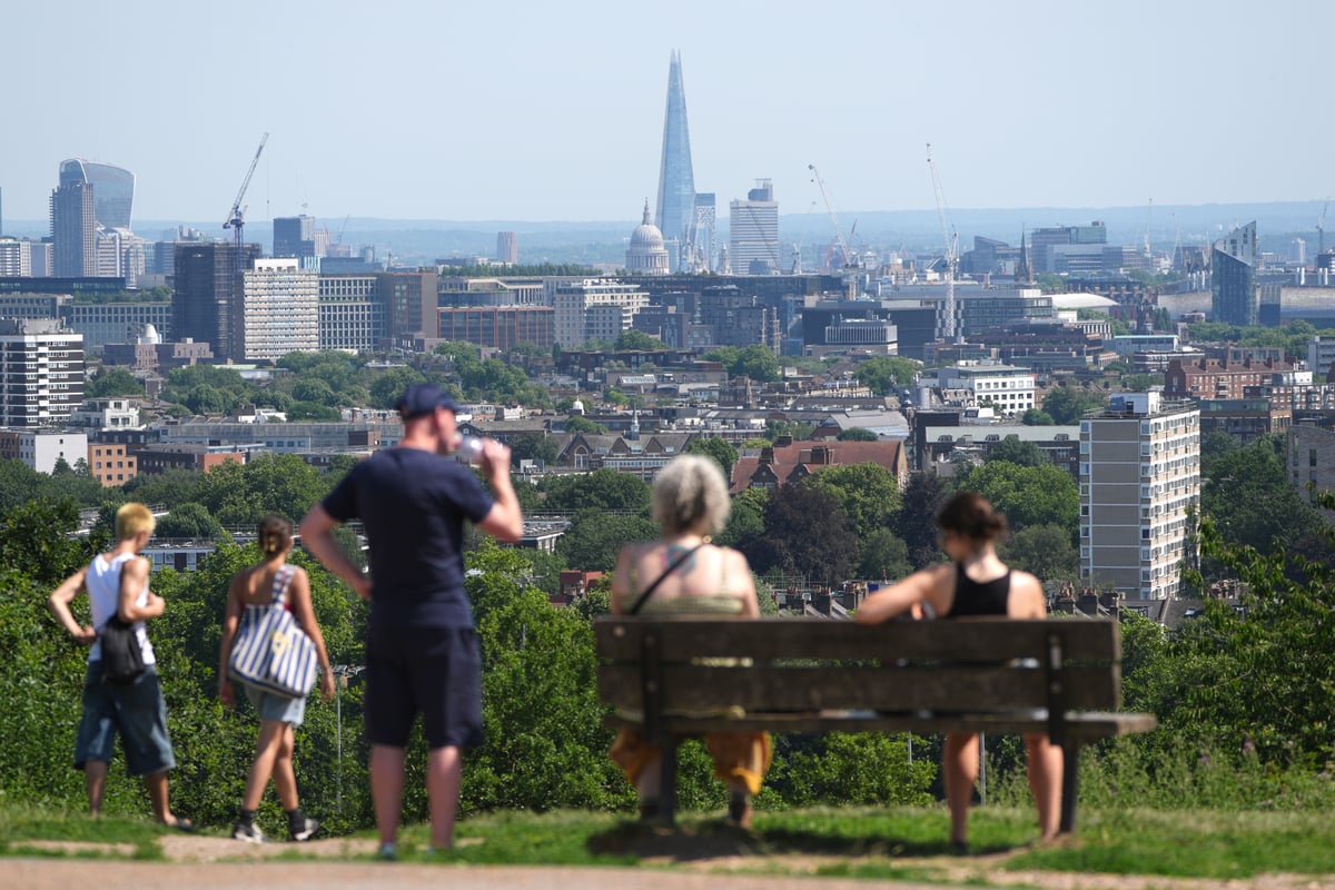 London tipped to swelter in 10-day heatwave from this weekend as summer temperature records tumble 