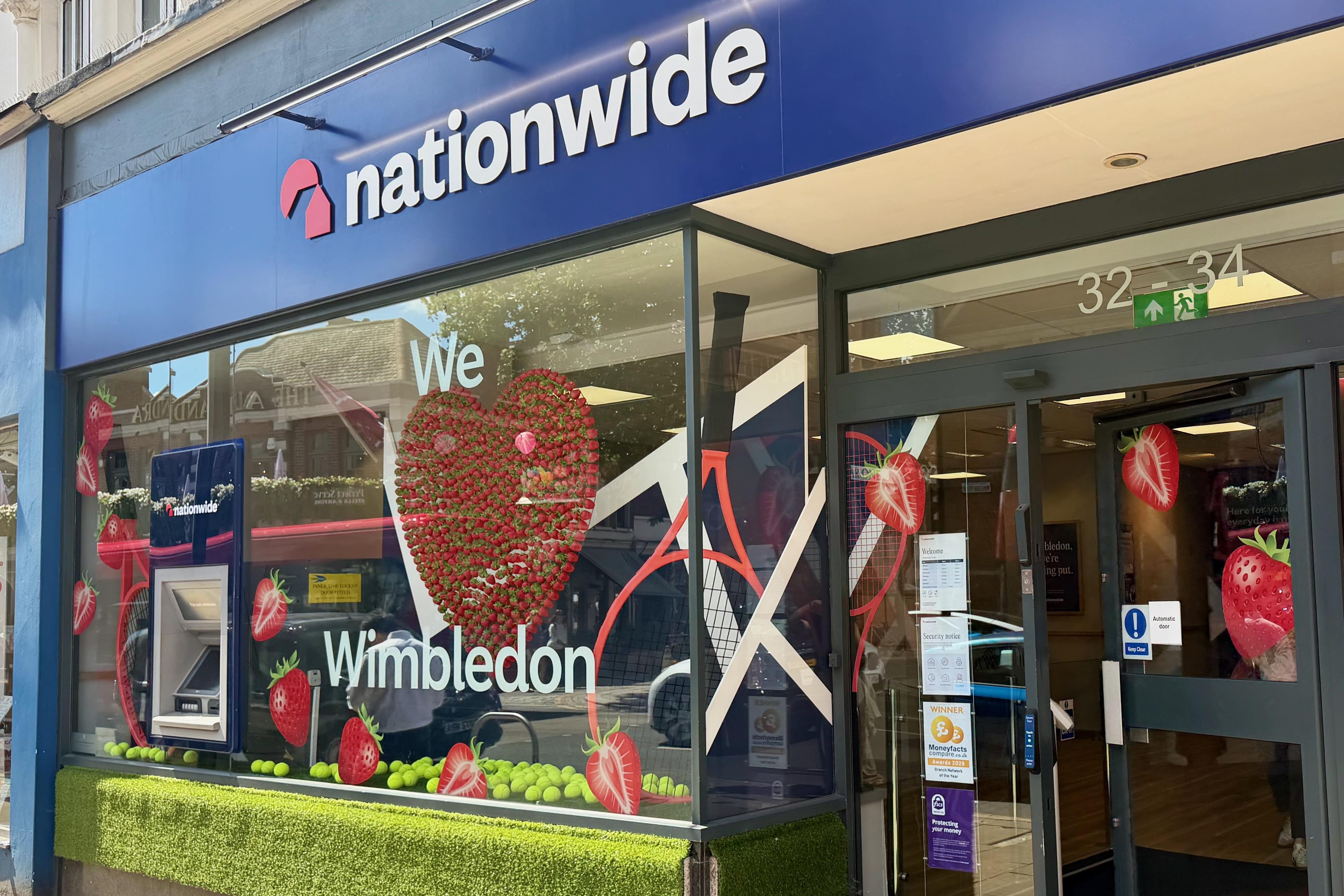 Banks and building societies leapfrog retailers in customer satisfaction index