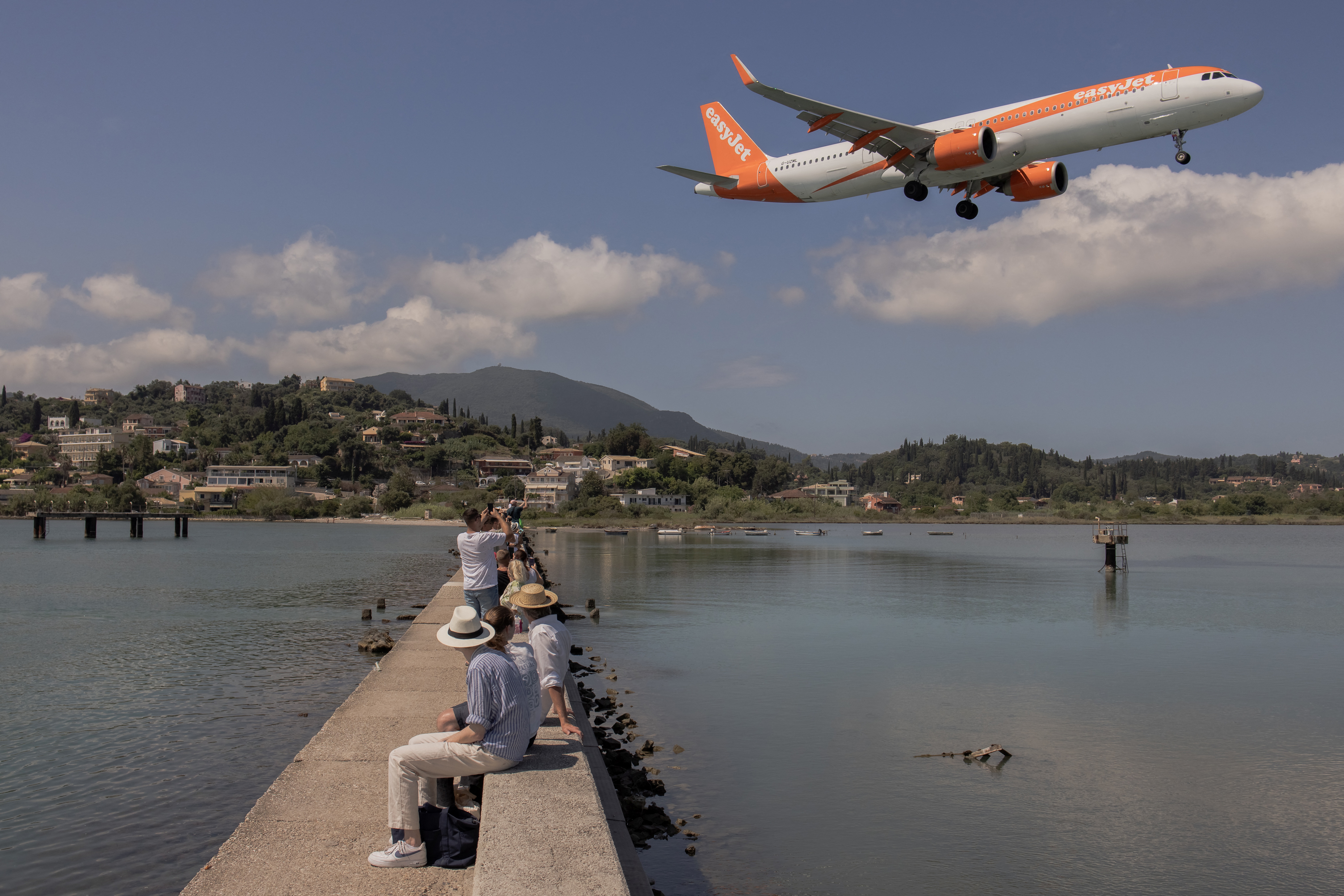 Heathrow boss urges EU to end border checks chaos for holidaymakers