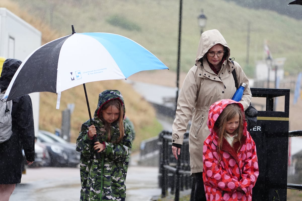 London sees more rain as dry spell broken by ‘pathetic’ showers