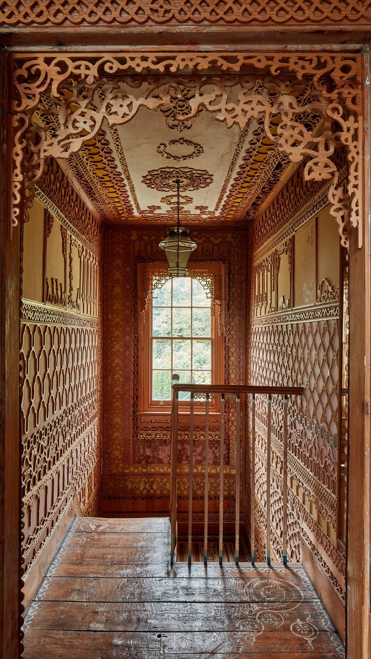 London's 575 Wandsworth Road reveals a wood-carved masterpiece inside