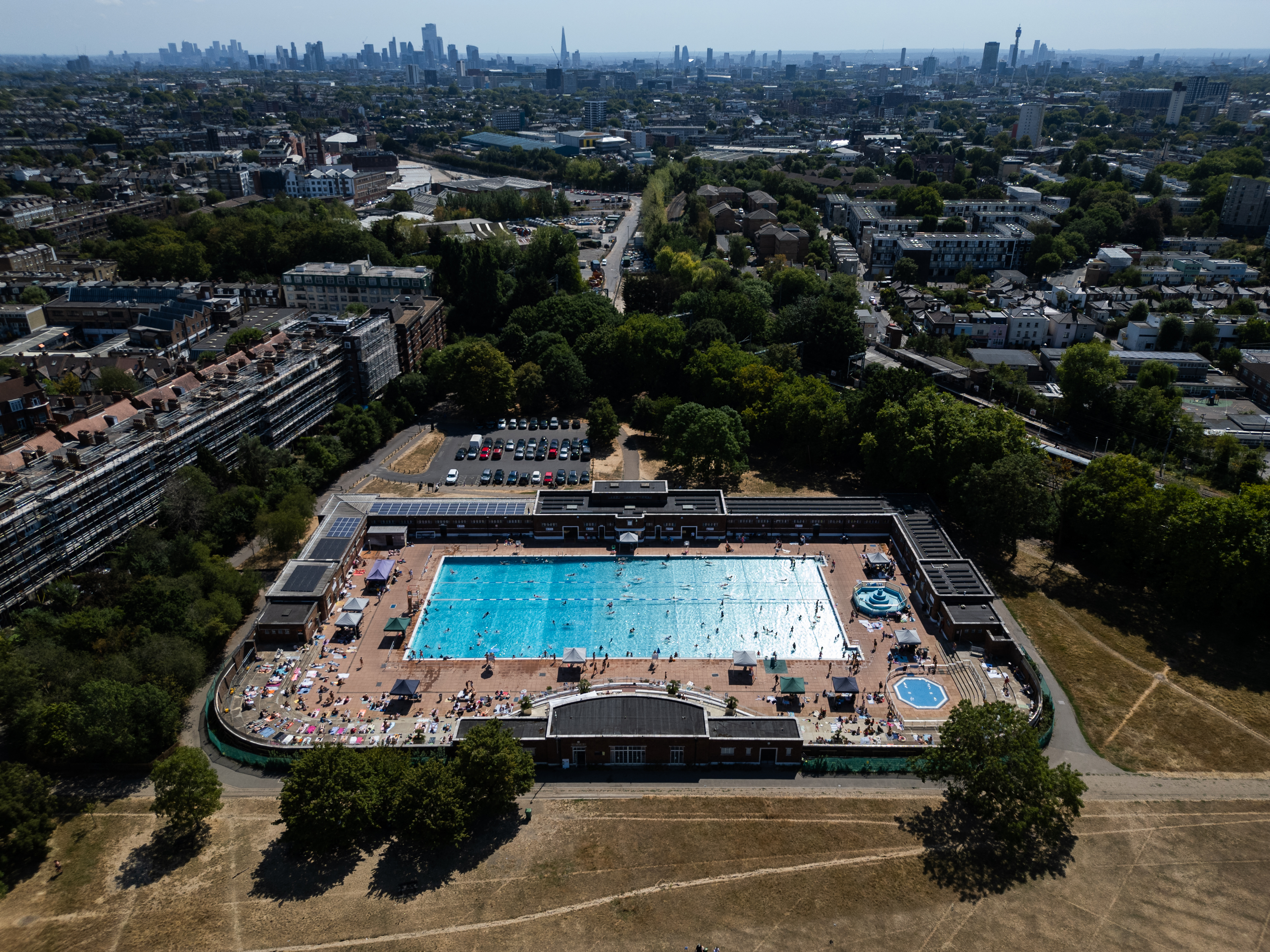 London hits stunning heat high at lunchtime amid risk-to-life alert 