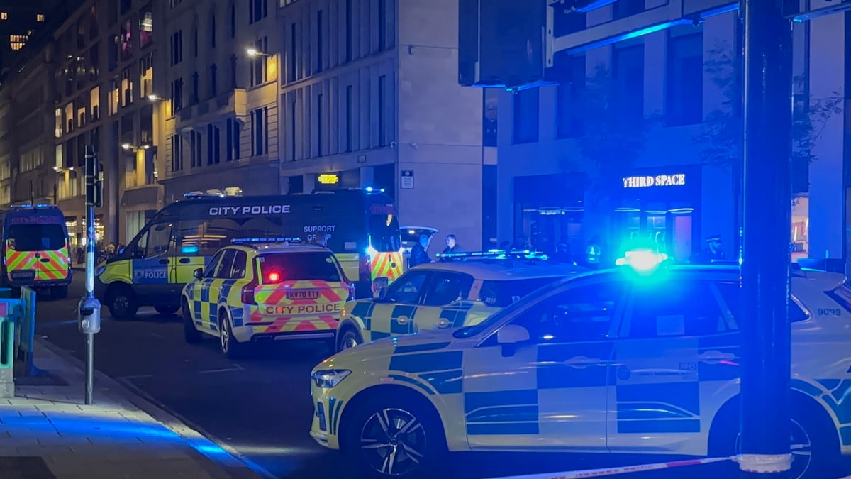 Police descend on London's Moorgate after late‑night stabbing, echoing safety concerns in Canada and the US