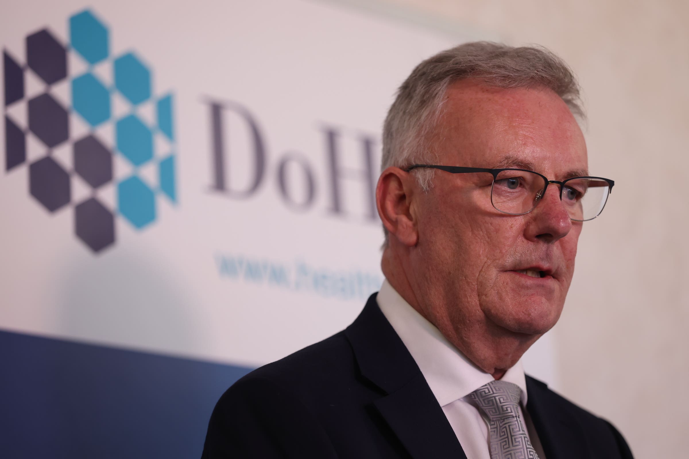 Stormont health minister Mike Nesbitt resigns