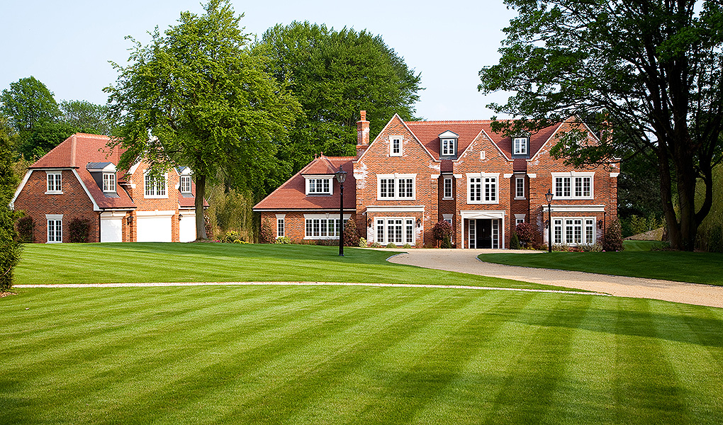 From leafy Surrey to the city in only 40 minutes