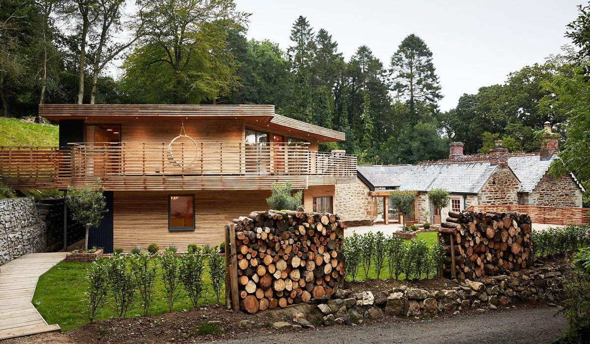 Grand Designs, series 16, episode 3: cramped cottage in the Cornish forest is turned into an extraordinary family home with steambent curved cladding | Homes and Property