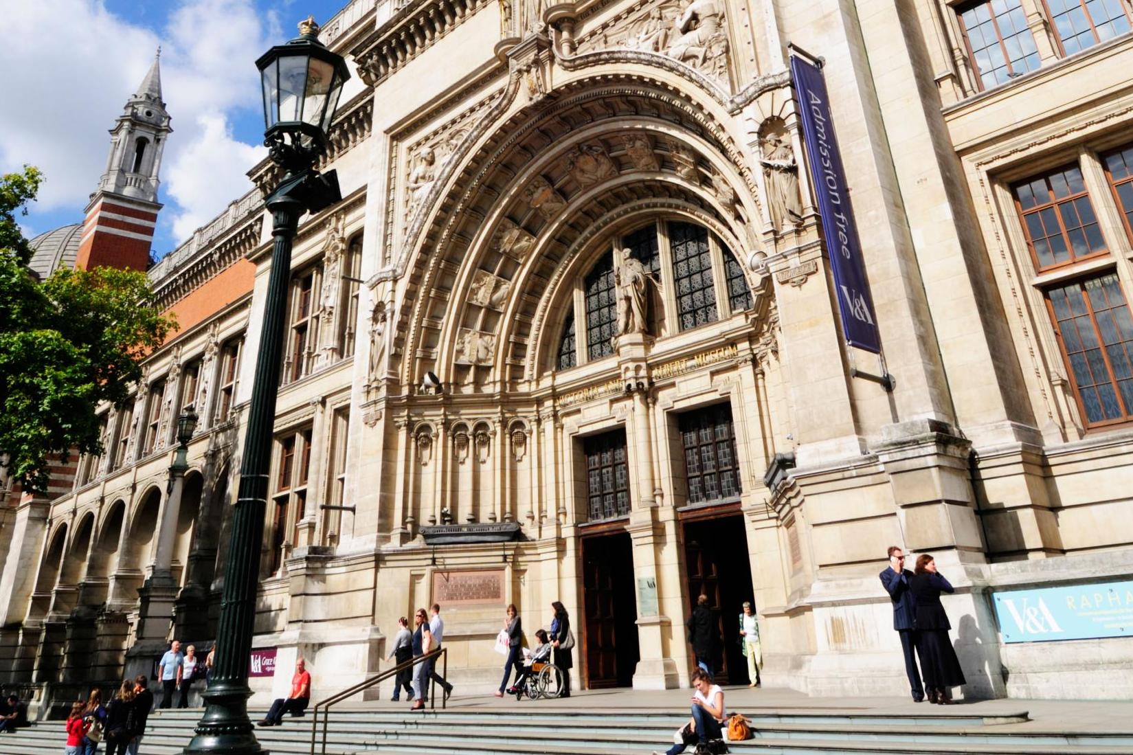 V&A looks to return treasures to Ghana, putting it at odds with the PM