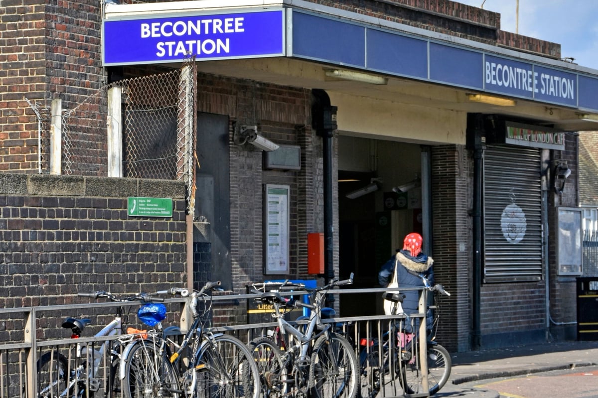 London Underground station shut as police investigate stabbing