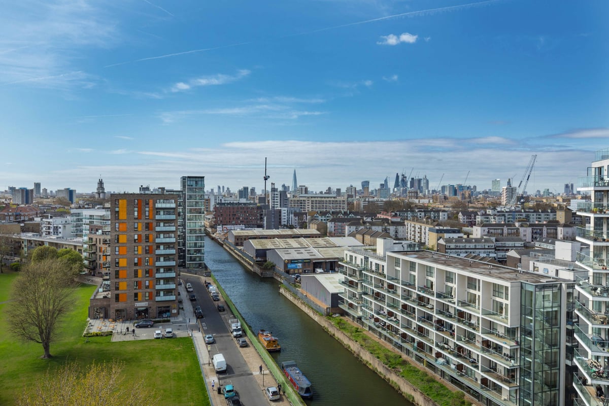 Cutting-edge: Limehouse canal flats along Docklands towpath popular with City cyclists and walk-to-walk commuters | Homes and Property