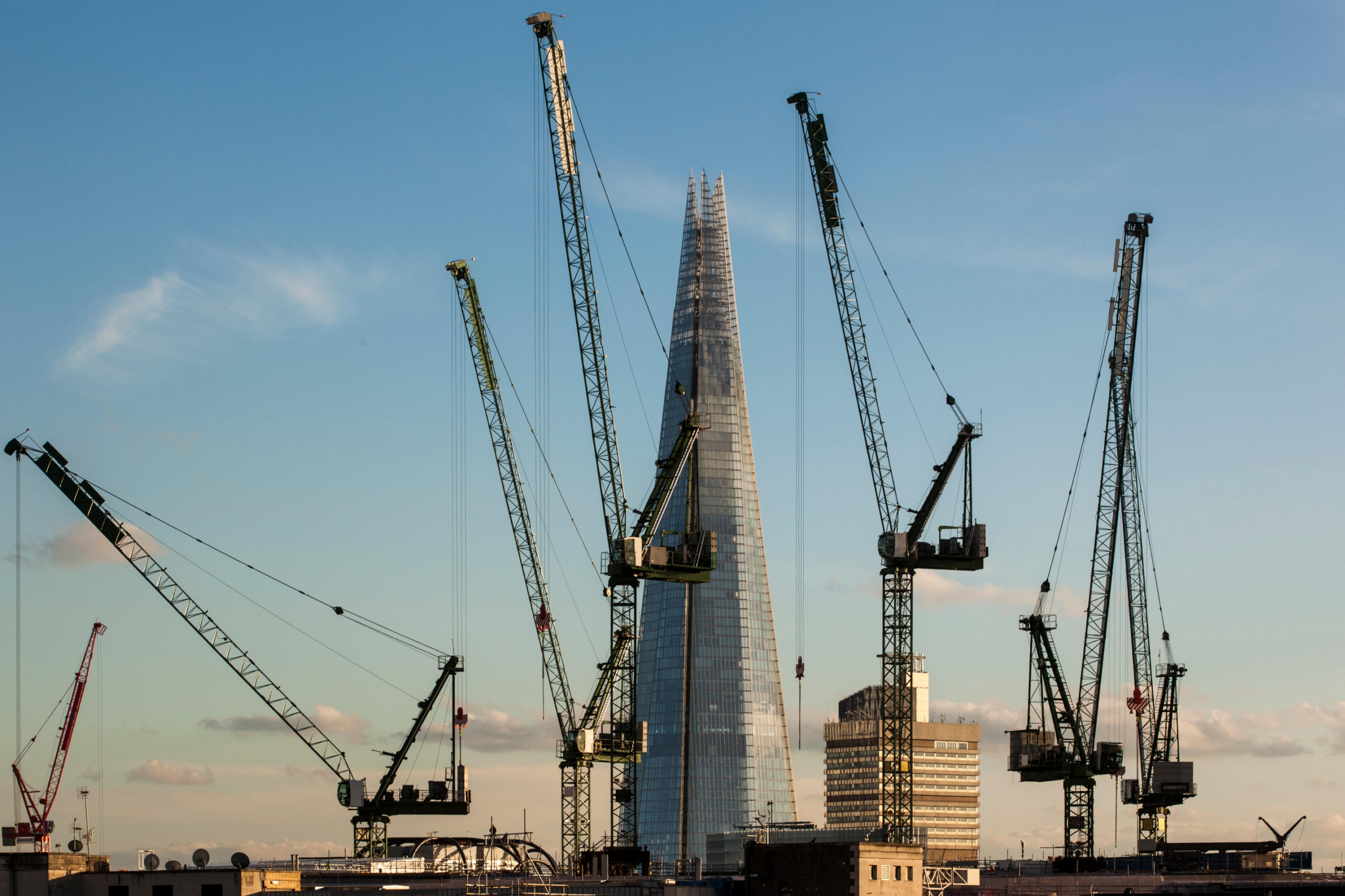 Building contractors struggle to fill 2023 order books