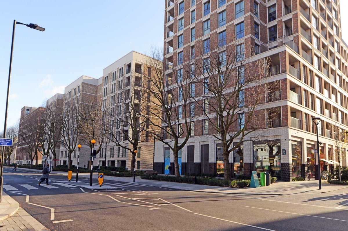 London house prices: properties without outdoor space take "Covid cuts" amid new lockdown fears | Homes and Property