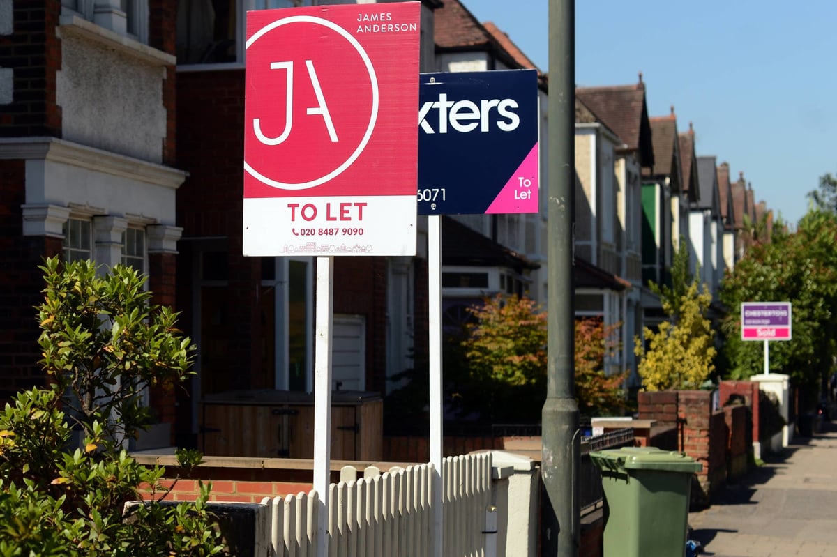 London rents fall: cost of renting in inner city will continue to fall until coronavirus vaccine takes effect | Homes and Property