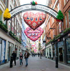 Iconic London shopping streets given makeover for Christmas | London Evening Standard