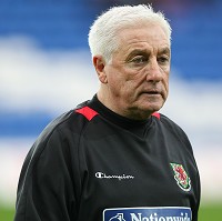 Evans wary as US suitors close in