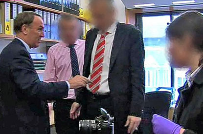 The moment anti-terror police raided top Tory's office inside Parliament | London Evening Standard