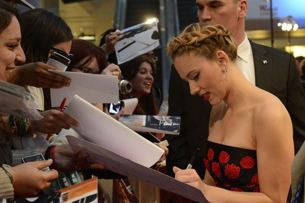 Scarlett Johansson wows the crowd at Avengers Assemble premiere | London Evening Standard
