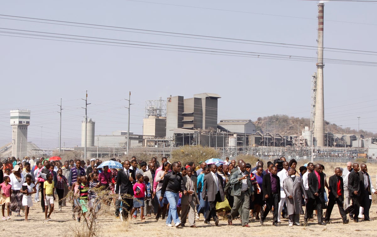 Only a quarter of workers at South Africa mine where police shot 34 dead return to work | London Evening Standard