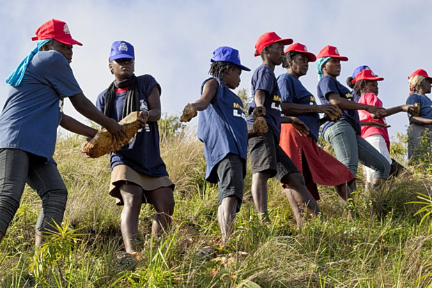 Building walls to stop flood of gang violence in Haiti | London Evening Standard