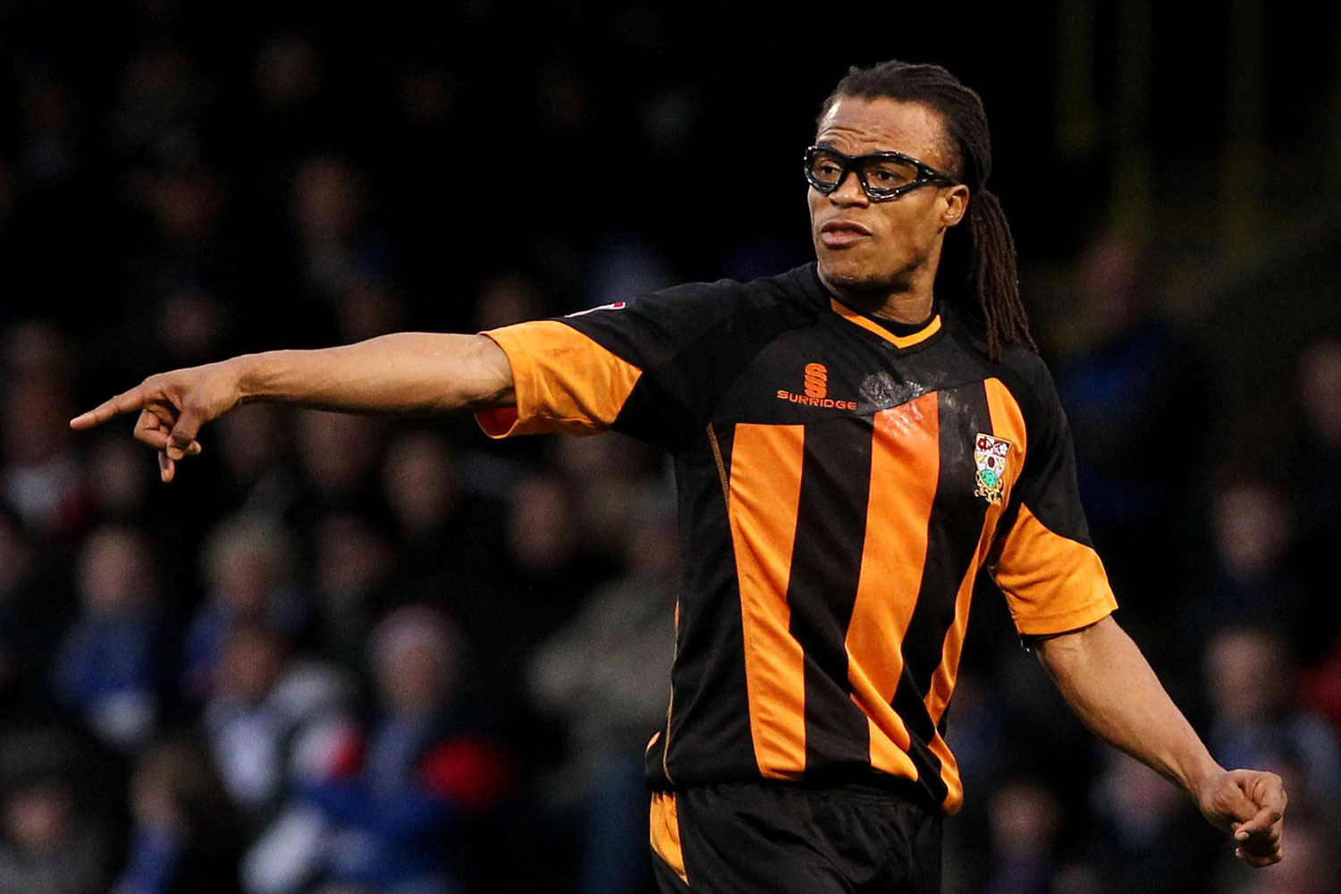 Barnet boosted as Edgar Davids agrees to stay