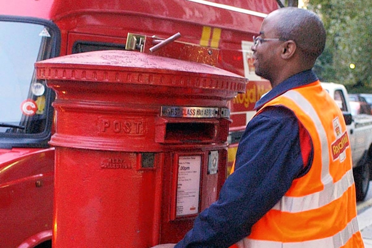 Royal Mail heads off Christmas strike with pay and pension deal | London Evening Standard