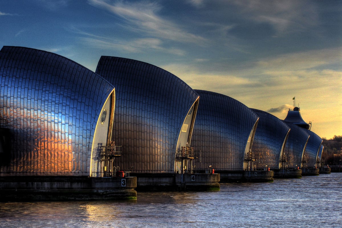 Weather warning: Thames Barrier closed as London braces for gale force winds and worst tidal surge in 30 years | London Evening Standard